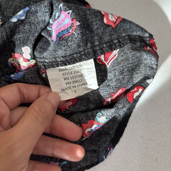 The Rolling Stones 2018  Button Up Shirt Multi Tongue Logo All Over Men’s L - Picture 6 of 9